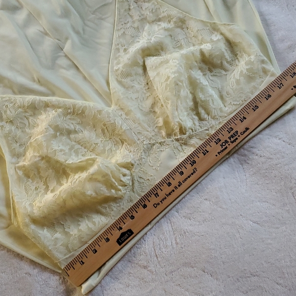 Vintage Vanity Fair full length nightgown - Picture 7 of 10